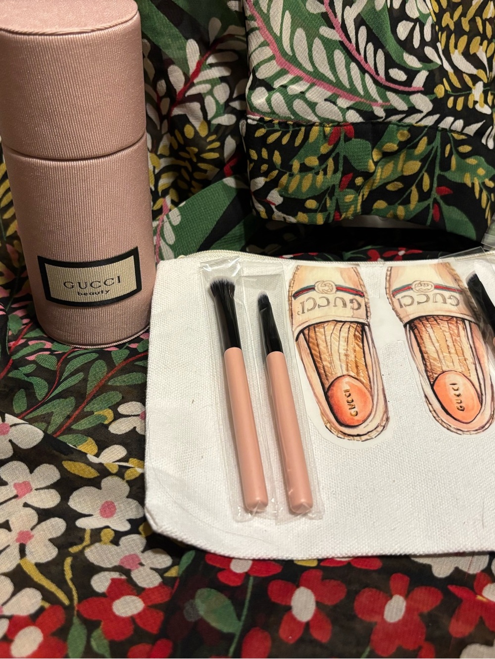 NWT Gucci Makeup Brush 4 Piece Set and canvas makeup zippered bag - Picture 10 of 10